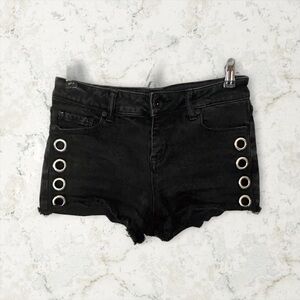 Blackheart Hot Topic Goth Rivet Short